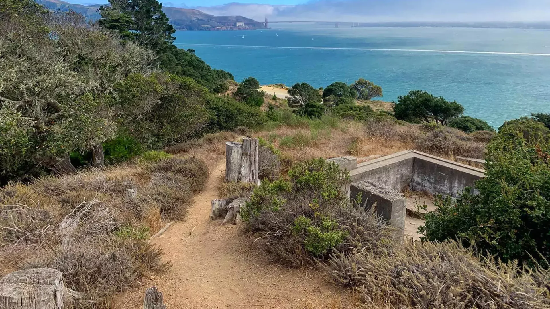 Campingplatz im Angel Island State Park mit Blick auf die Bucht von San Francisco und Golden Gate Bridge